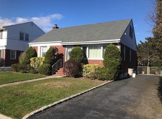 2915 Laurel Ave, Baldwin, NY 11510
