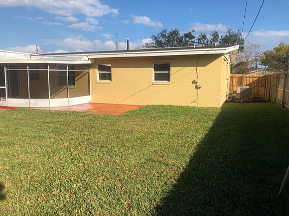 5th image of 1315 Dolphin Ave