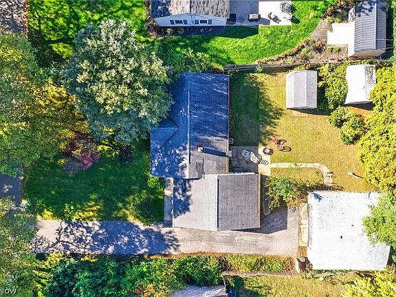 3rd image of 6017 Douglas Dr