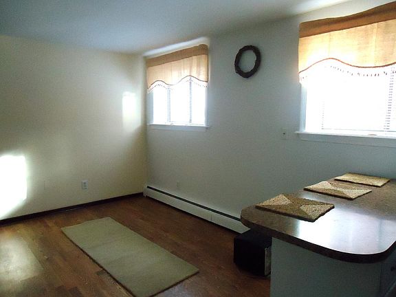 4th image of 244 Lawlor St APT 1