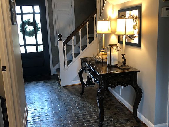 Entry way, looking to street