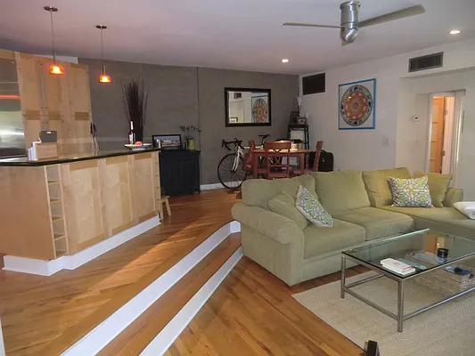Sold by Barlavi Inc. | media 15