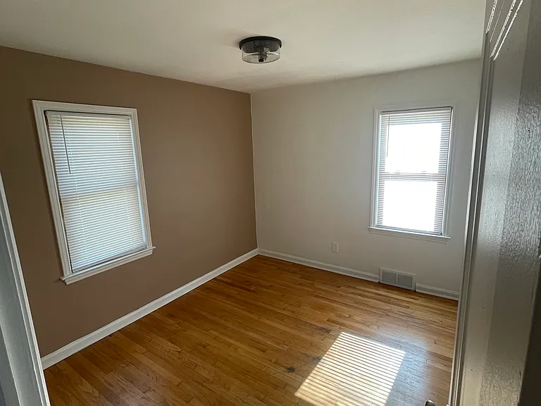 22785 Arlington St — Photo 16