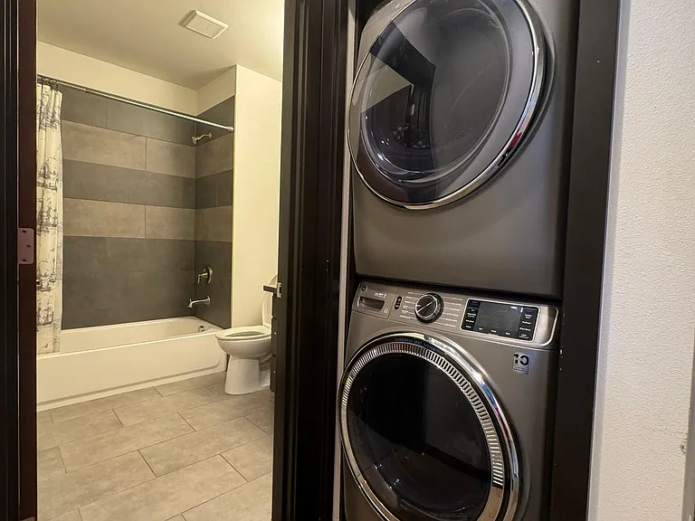 Front load washer/dryer