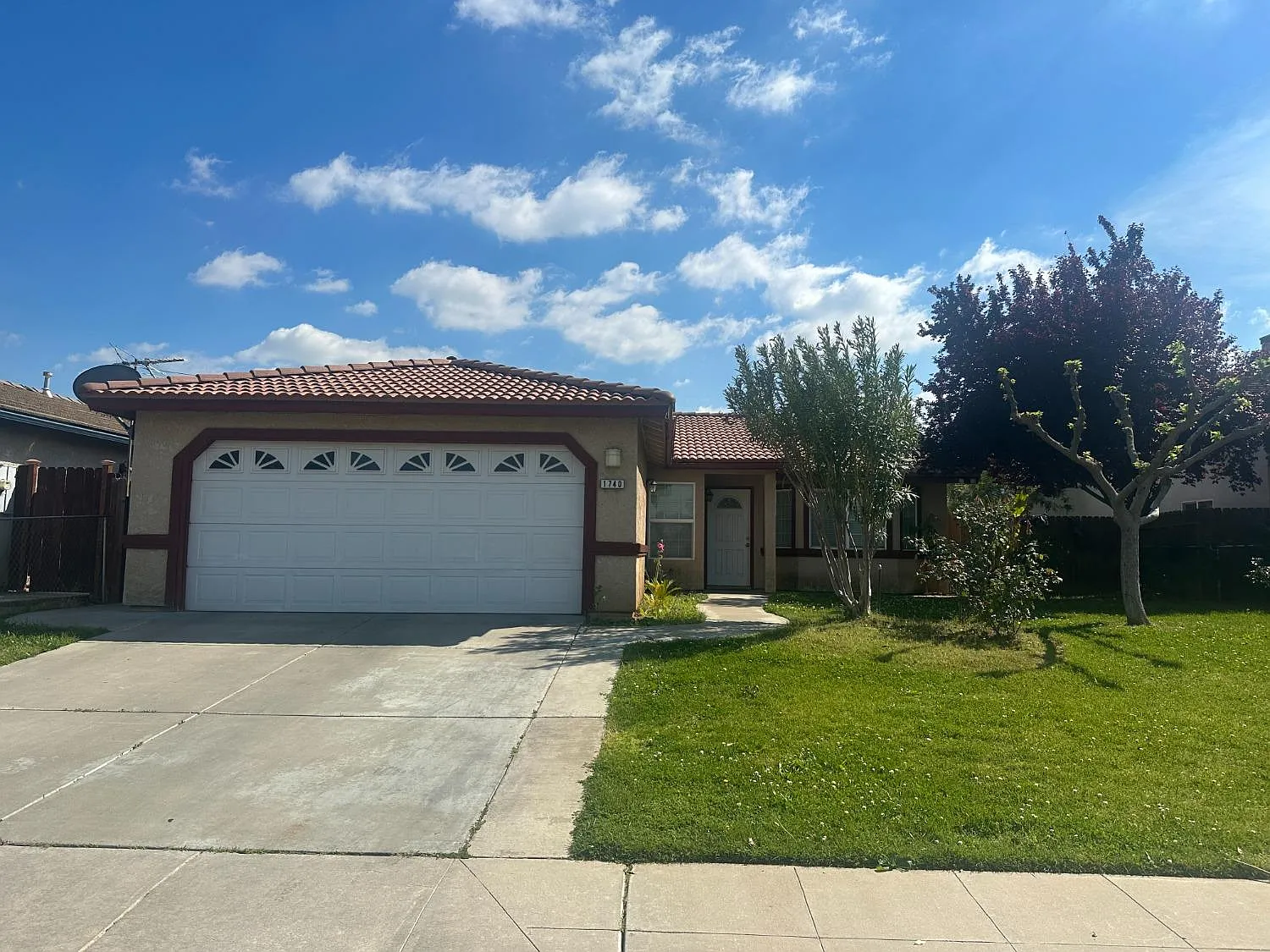 1740 Pierce Ln photo 1