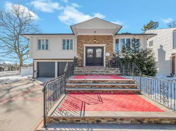 2 Valley Greens Drive, North Woodmere, NY 11581