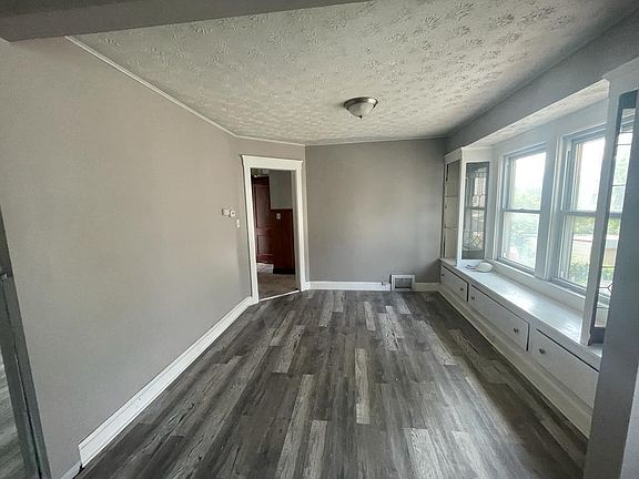 3rd image of 2121 W 105th St #2