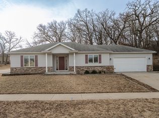 910 Southern Woods Pl SW, Rochester, MN 55902