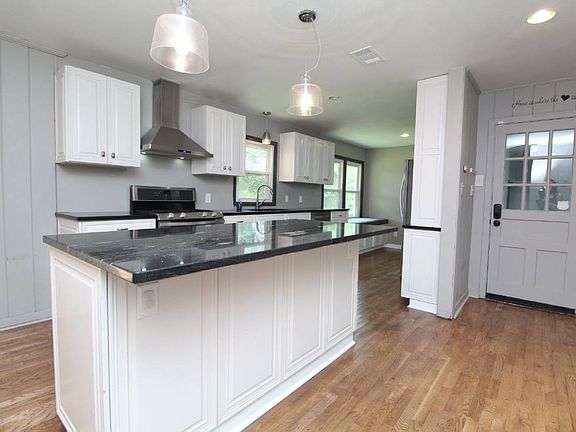 5th image of 3530 Dunwoody Dr
