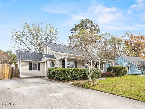 3rd image of 6621 Sunwood Circle