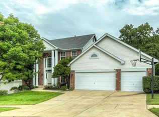 422 Castle Glen Ct, Ballwin, MO 63021