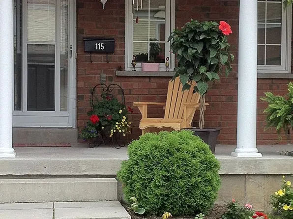 10 Bassett Blvd, Whitby, ON
