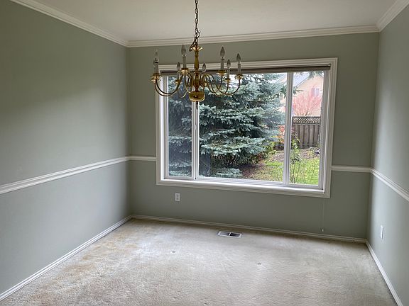 dining room (view of backyard)