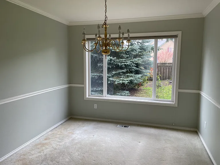 dining room (view of backyard)