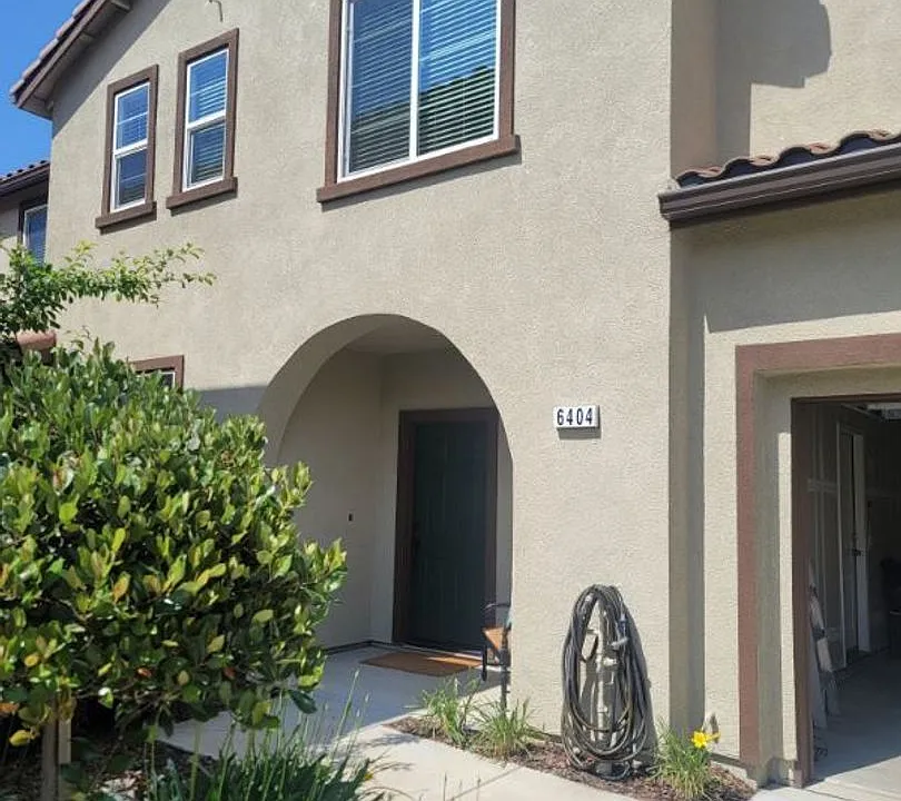6404 Brando Loop