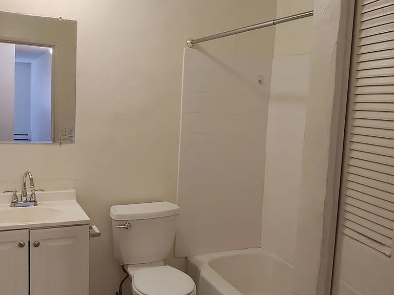 2420 Dupont Ave S — Photo 4