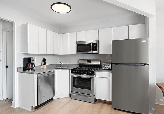 5th image of 1954 1st Ave APT 6p