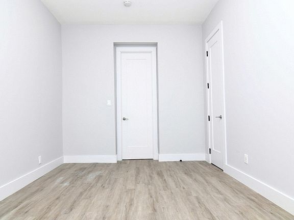 5th image of 992 Willoughby Ave #2D