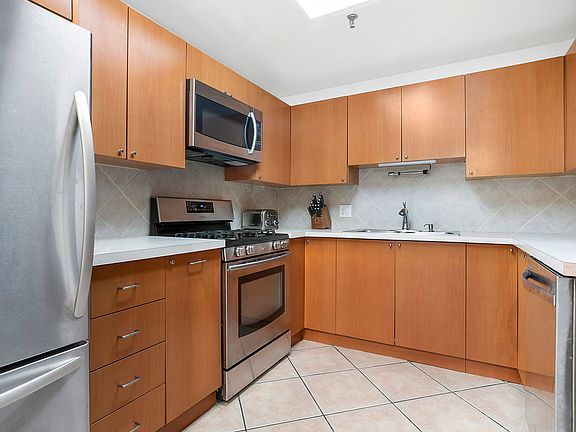 3rd image of 40 W 17th St APT 7A