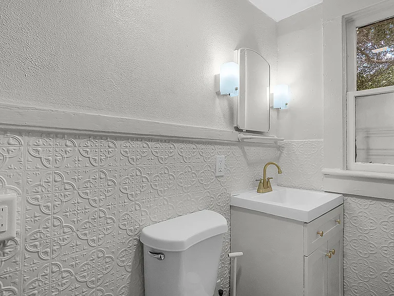2221 Harden St — Photo 20