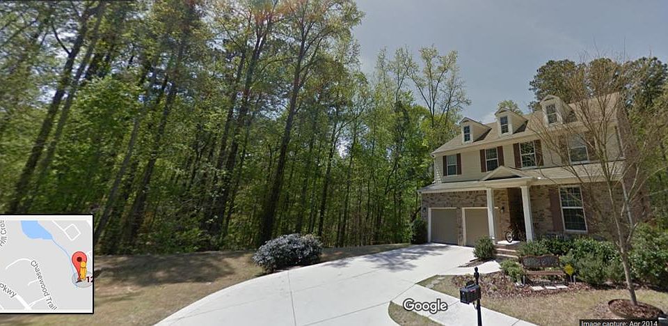 Cul-de-sac front view. Wooded side and back.