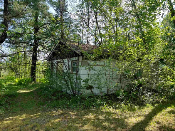 E2923 Lake Rd, Iola, WI 54945