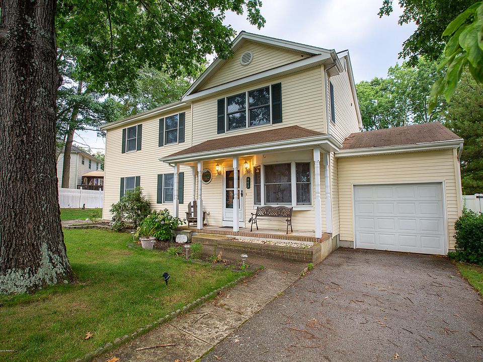 1st image of 943 McGuire Dr