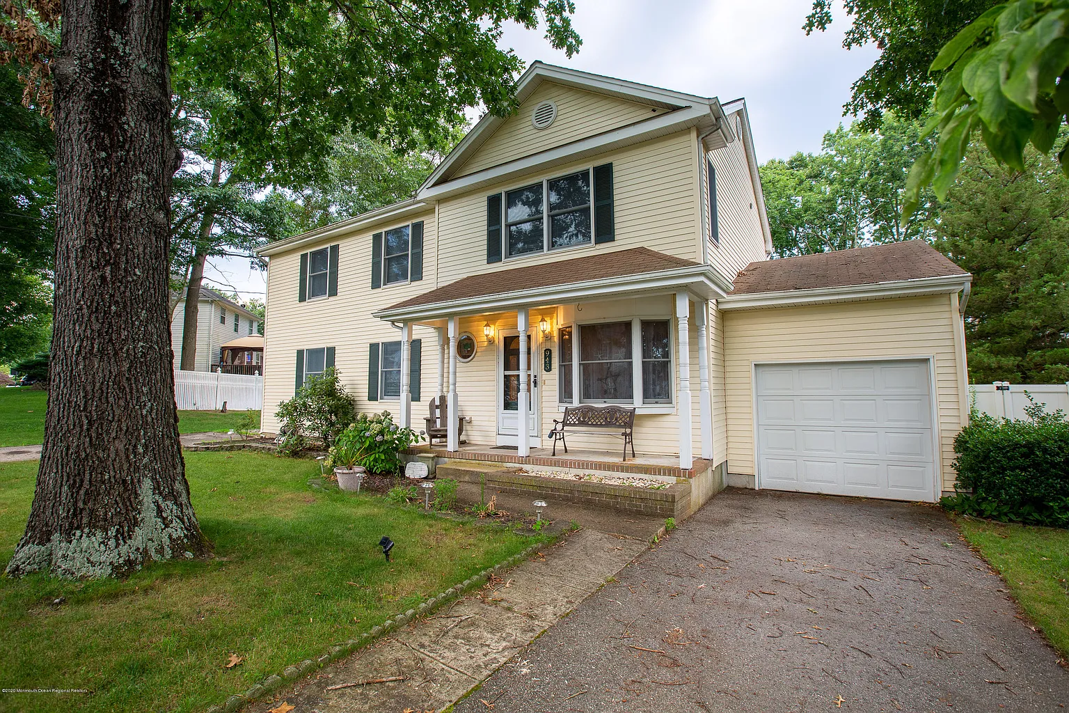 943 McGuire Dr photo 1