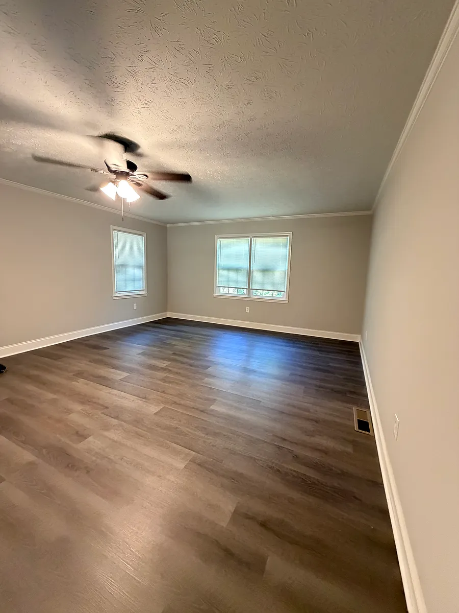 Building Photo - 717 Brookdale Dr