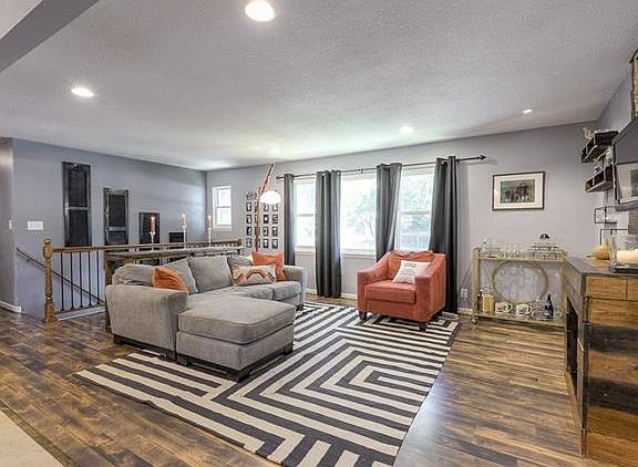 4th image of 6644 Larsen Ln