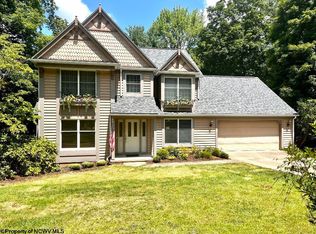 4870 Woods Edge Ln, Morgantown, WV 26508