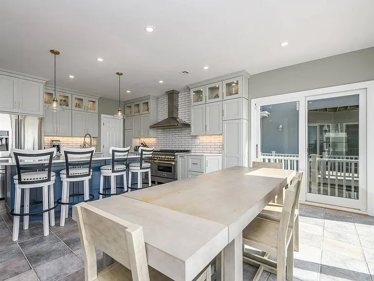 863 Dune Rd — Photo 24