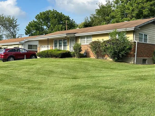 9820 Cambria Dr, Saint Louis, MO 63136
