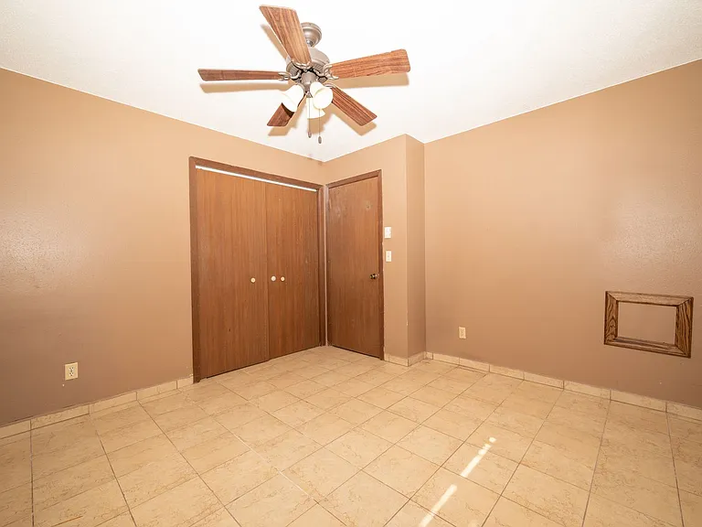415 E Foster St — Photo 10