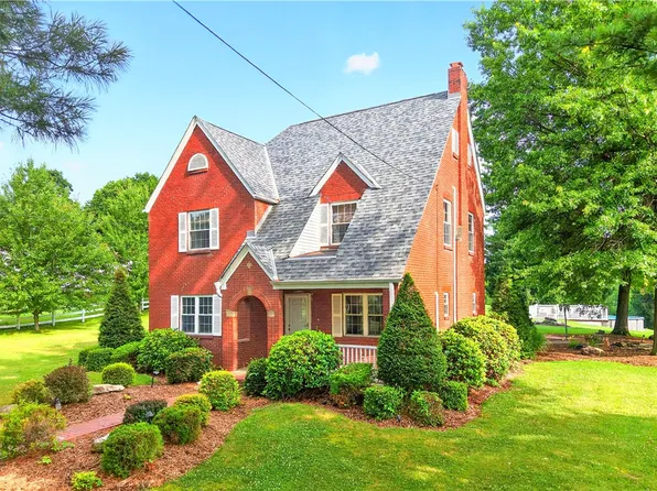 1301 Langeloth Rd, Burgettstown, PA 15021