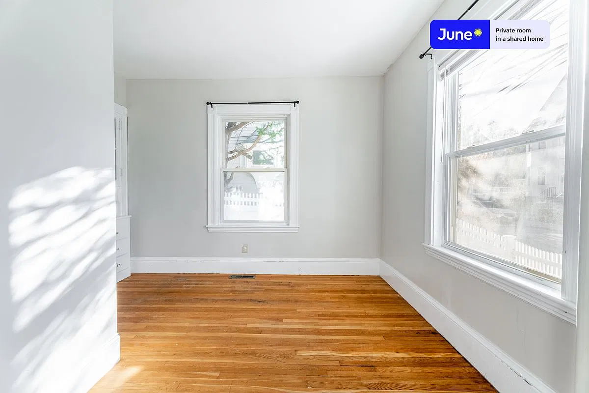 Full bedroom in 3 bed/1 bath home in Brighton #1516 C — Photo 2