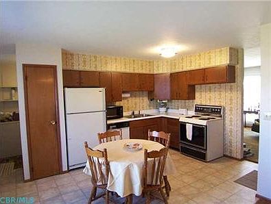 5th image of 206 Buerger St