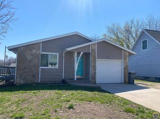 933 Dove Run, Emporia, KS 66801