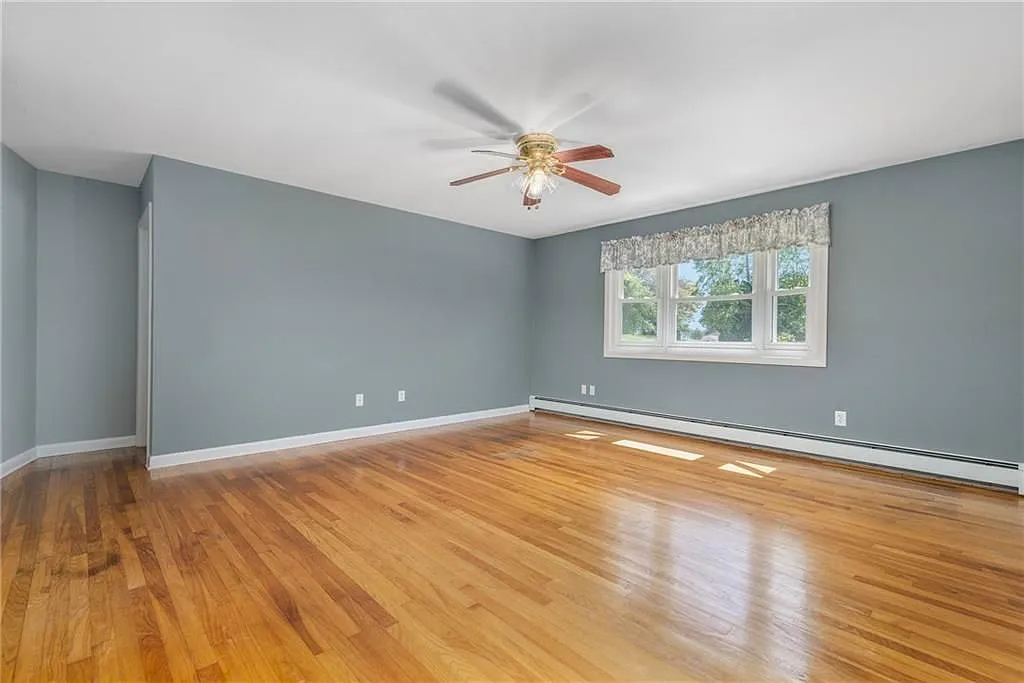 3 bed, 2.0 bath, 1106 sqft, $3,500 — Photo 4