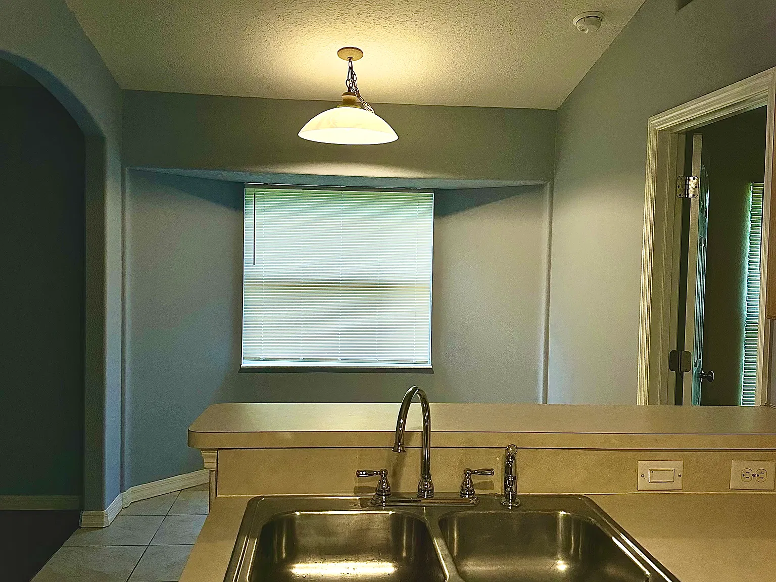 3 bed, 1426 sqft, $2,000 — Photo 4