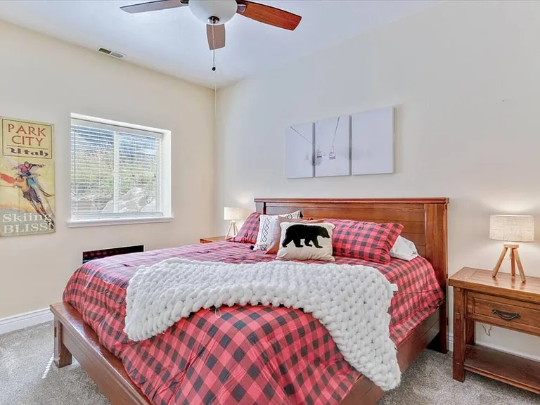 545 Crestview Dr — Photo 1