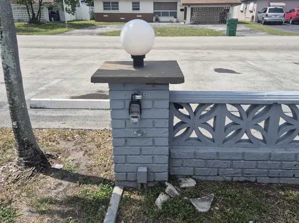 7221 Venetian St, Hollywood, FL