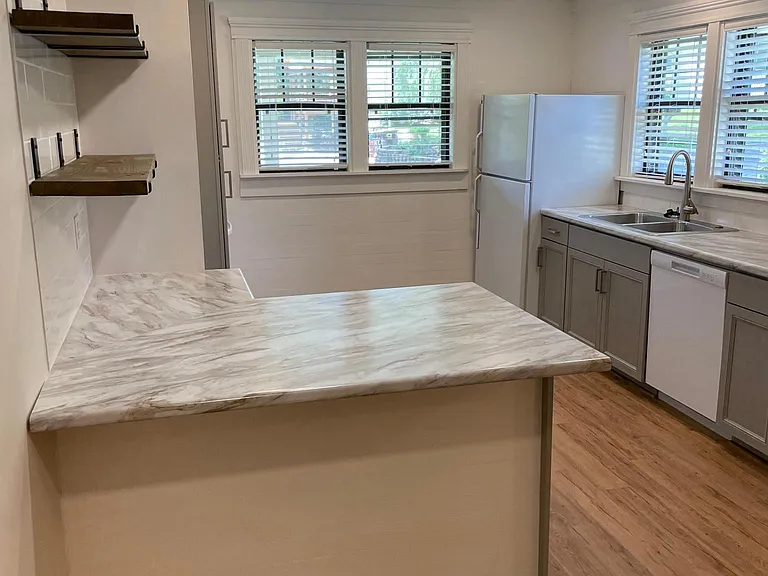 706 Avenue C SE — Photo 5