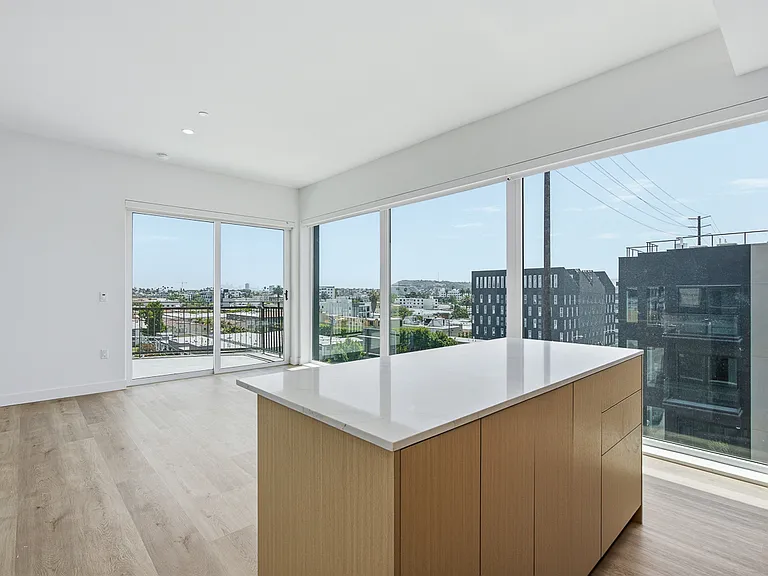 Kaia — Photo 137