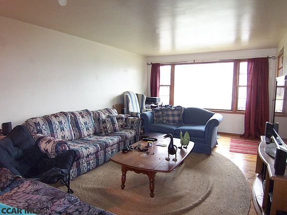 230 Logan living room