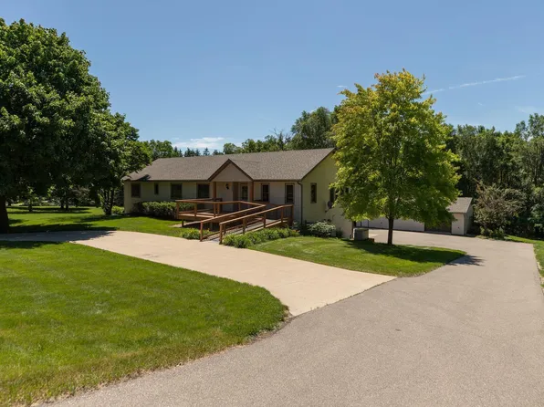 1330 W Center St, Oronoco, MN 55960