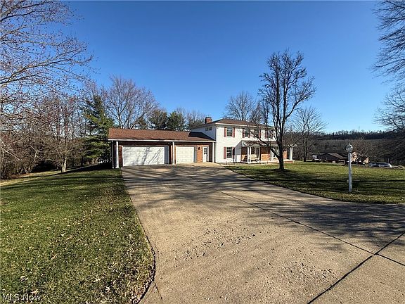 3rd image of 220 Barrington Rdg