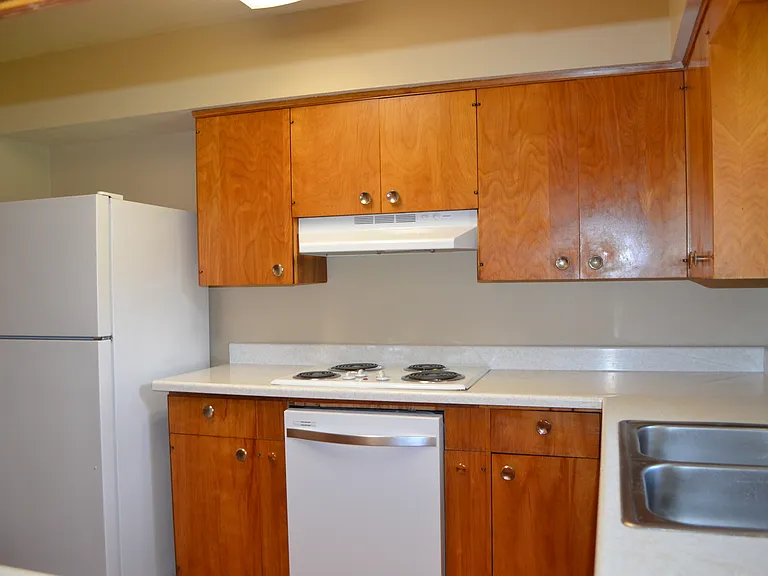 322 Webster St — Photo 38