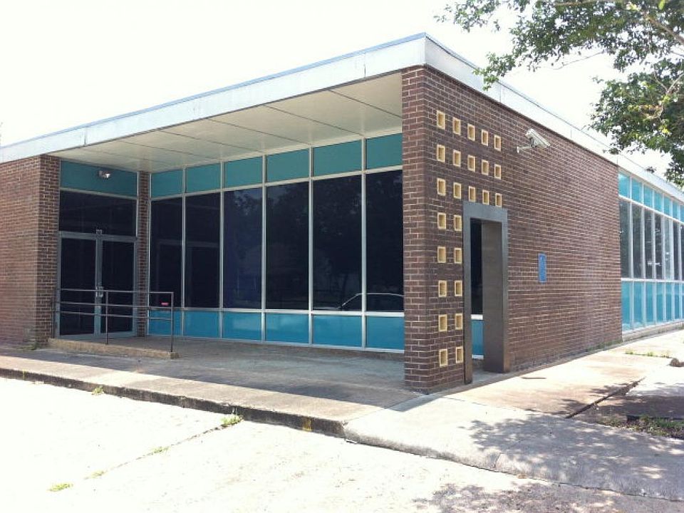 1st image of 213 W Cypress St