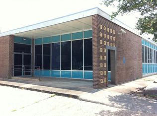 213 W Cypress St, Edna, TX 77957